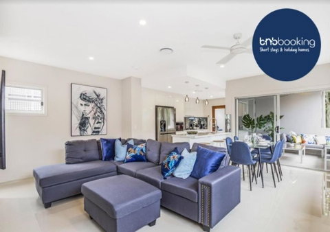 Park Avenue Luxe Townhouse Brand New Sleeps 9 - Newcastle Accommodation 0