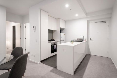 Panoramic Views 2br With Pool And Free Carpark - Newcastle Accommodation 2