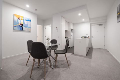 Panoramic Views 2br With Pool And Free Carpark - Newcastle Accommodation 3