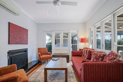 Paddington Cottage - A Classic Queenslander Stay - Newcastle Accommodation 2
