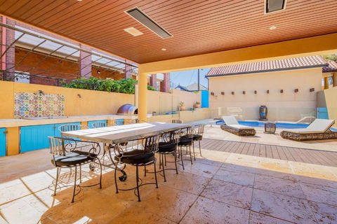 Palazzo Paradiso - Mediterranean-inspired Elegance - New Castle Tourism 0