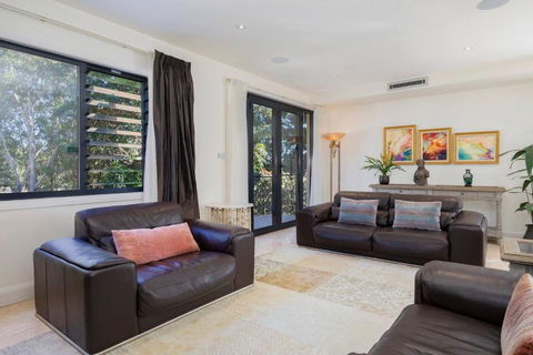 Palazzo Paradiso - Mediterranean-inspired Elegance - New Castle Tourism 1