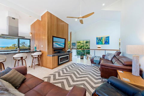 Panorama Beach House - Newcastle Accommodation 3