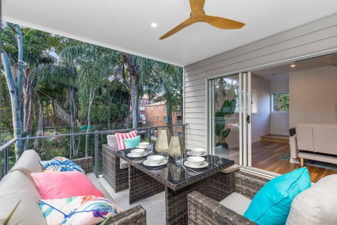 Park Avenue Townhouse Retreat Brisbane Sleeps 10 - Newcastle Accommodation 2