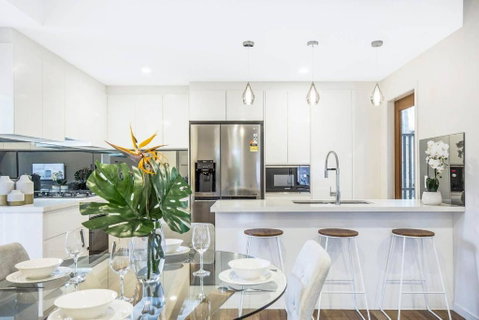 Park Avenue Townhouse Retreat Brisbane Sleeps 10 - Newcastle Accommodation 1