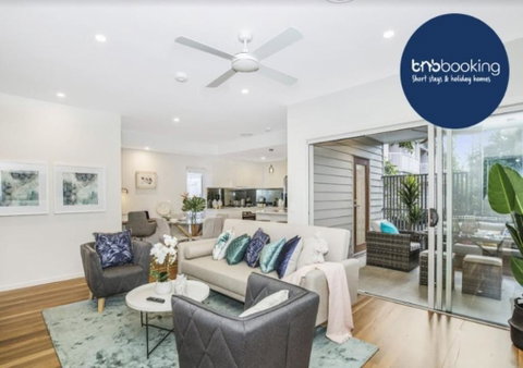 Park Avenue Townhouse Retreat Brisbane Sleeps 10 - Newcastle Accommodation 0