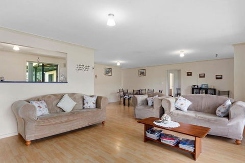 Pascalinga 38 Carrickalinga Road - Newcastle Accommodation 2