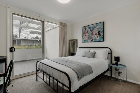 Peaceful 1-Bed Apartment Close To Lonsdale St - Newcastle Accommodation 2
