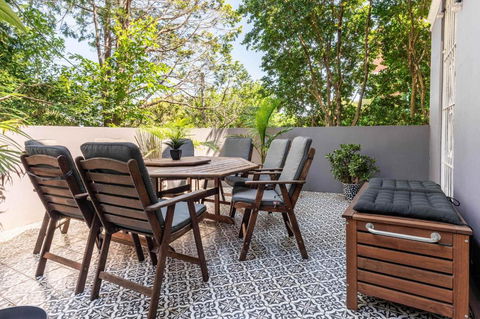 Peaceful And Stylish Petersham Aparttment With Parking - Newcastle Accommodation 1
