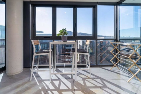 Perfectly Located 1BR BA Apartment - Newcastle Accommodation 1
