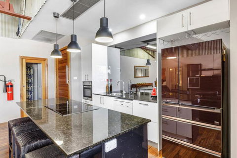 Platinum Precinct - The Apartment - New Castle Tourism 0