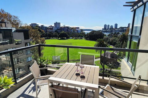 Penthouse With Private Terrace, Parking + 2 Pools - Newcastle Accommodation 2