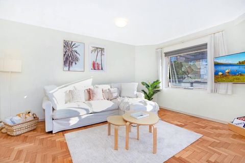 Perfect Manly Retreat, In The Heart Of Manly, Family & Couple Friendly Apartment With CAR SPOT - Newcastle Accommodation 2