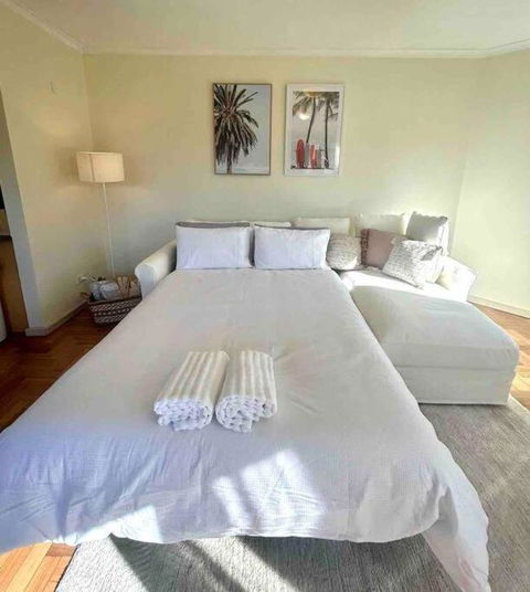 Perfect Manly Retreat, In The Heart Of Manly, Family & Couple Friendly Apartment With CAR SPOT - Newcastle Accommodation 3