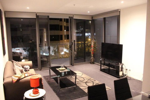 Perfectly Located Modern Apartment - Canberra CBD - Newcastle Accommodation 1
