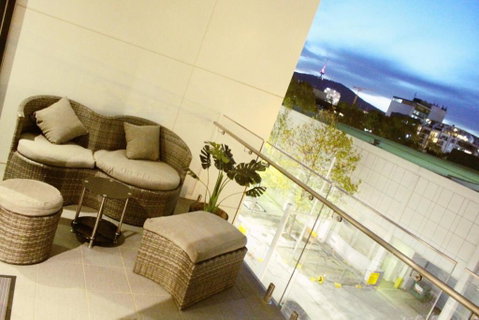 Perfectly Located Modern Apartment - Canberra CBD - Newcastle Accommodation 3