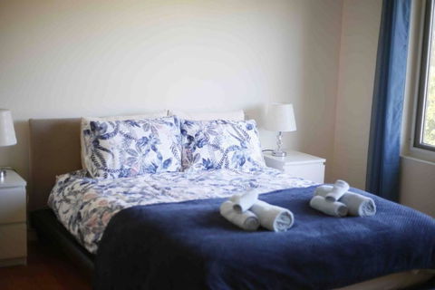 Perfectly Modern Living Home In Burwood - Newcastle Accommodation 2