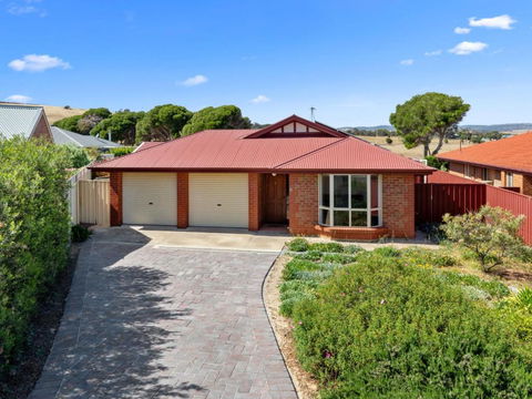 Pets At The Beach 8 Marto Court - Newcastle Accommodation 1