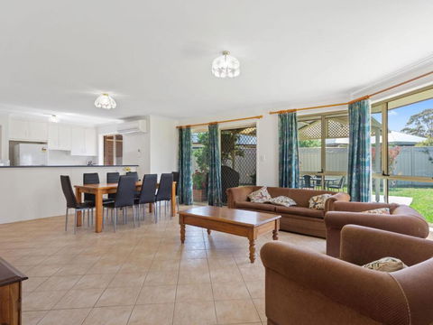 Pets At The Beach 8 Marto Court - Newcastle Accommodation 2