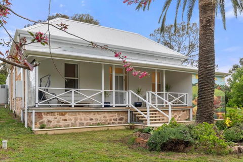 Piambong House - Newcastle Accommodation 0