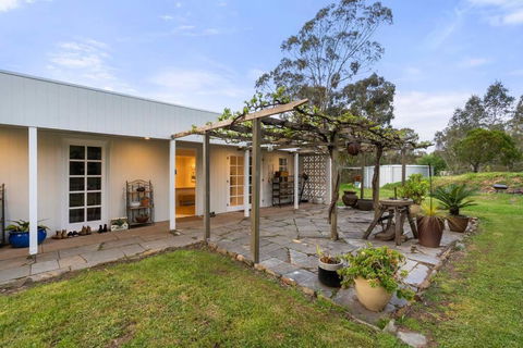 Piambong House - Newcastle Accommodation 1