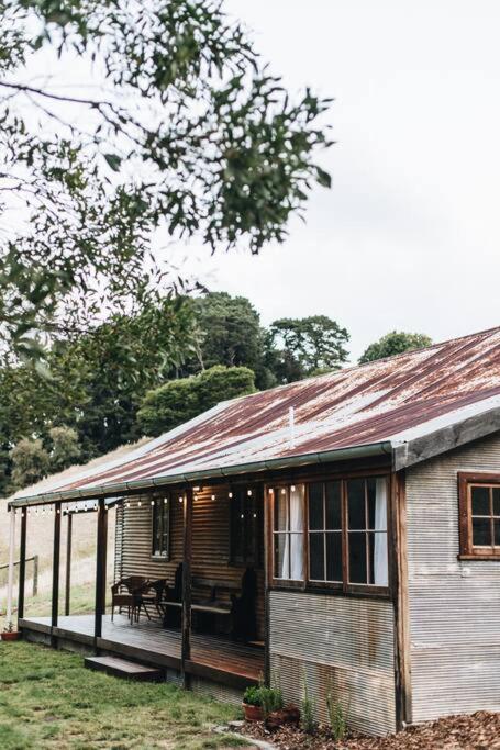 Pickers Hut - A Country Style Featured Dream Stay - Newcastle Accommodation 0