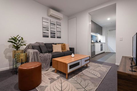 Pleasant &bright 2br2ba Apt Footscray Pool - Newcastle Accommodation 0