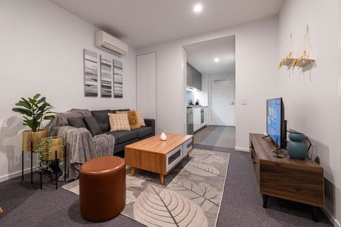Pleasant &bright 2br2ba Apt Footscray Pool - Newcastle Accommodation 1
