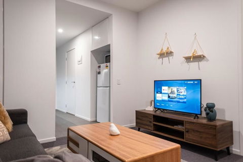 Pleasant &bright 2br2ba Apt Footscray Pool - Newcastle Accommodation 2