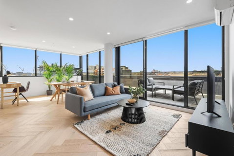 Polished 2-Bed Apartment With Gorgeous City Views - Newcastle Accommodation 0
