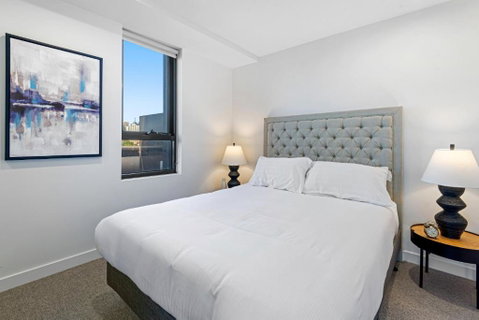 Polished 2-Bed Apartment With Gorgeous City Views - Newcastle Accommodation 1