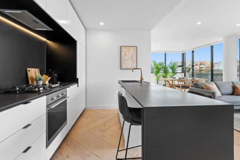 Polished 2-Bed Apartment With Gorgeous City Views - Newcastle Accommodation 2