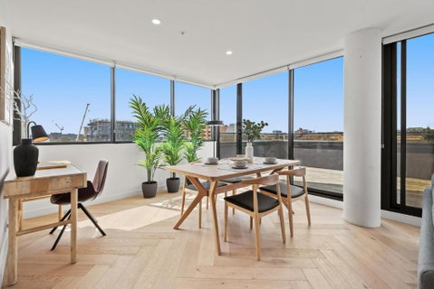 Polished 2-Bed Apartment With Gorgeous City Views - Newcastle Accommodation 3