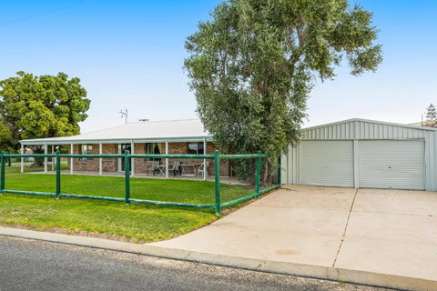 Ponderosa - Dunes Right On You Doorstep - Newcastle Accommodation 1