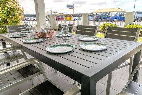 Port Vincent Seaside Apartments - Apartment 2 - Newcastle Accommodation 0
