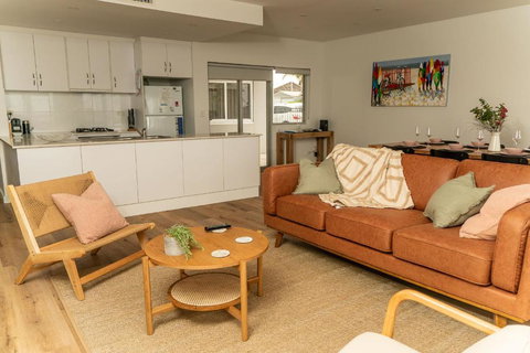 Port Vincent Seaside Apartments - Apartment 2 - Newcastle Accommodation 3
