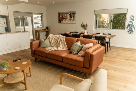 Port Vincent Seaside Apartments - Apartment 2 - Newcastle Accommodation 2
