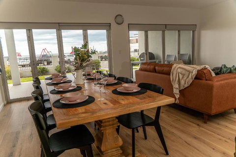 Port Vincent Seaside Apartments - Apartment 2 - Newcastle Accommodation 1