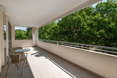 Quiet Apartment In Braddon ACT - Newcastle Accommodation 0