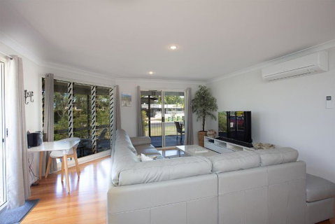 Rainbow Tides - Newcastle Accommodation 3