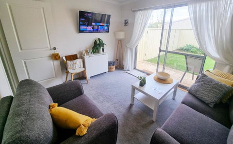 Queen Bed Apartment- No Sharing, Your Very Own Space - Newcastle Accommodation 1