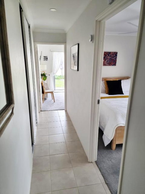 Queen Bed Apartment- No Sharing, Your Very Own Space - Newcastle Accommodation 2