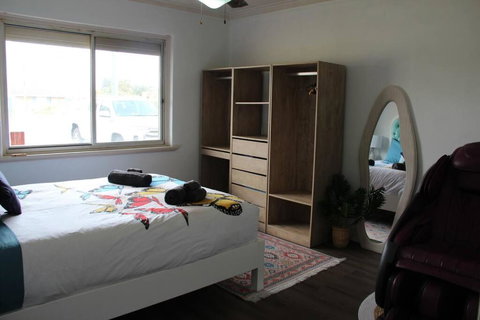 Raeside Home - Newcastle Accommodation 1