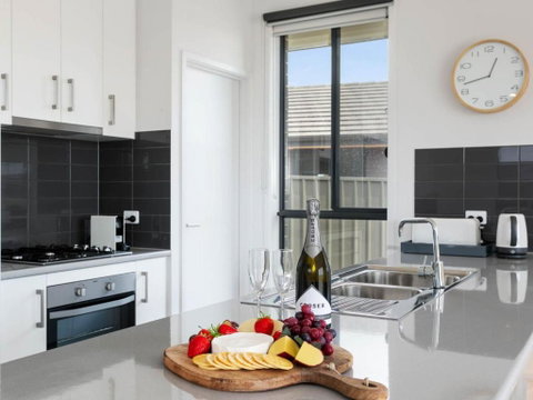 Putters Paradise 25-30 Troon Drive - Newcastle Accommodation 3
