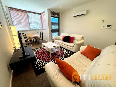 Pretty Penthouse - Close To ANU - Newcastle Accommodation 1