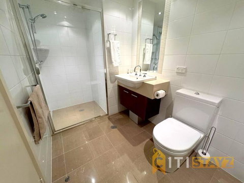 Pretty Penthouse - Close To ANU - Newcastle Accommodation 2