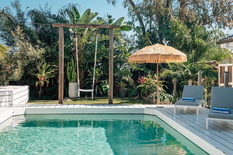 Prime Location With Pool - Walk To Coolum Beach - New Castle Tourism 0