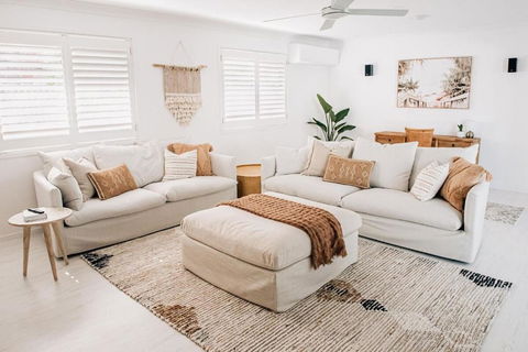 Prime Location With Pool - Walk To Coolum Beach - New Castle Tourism 1