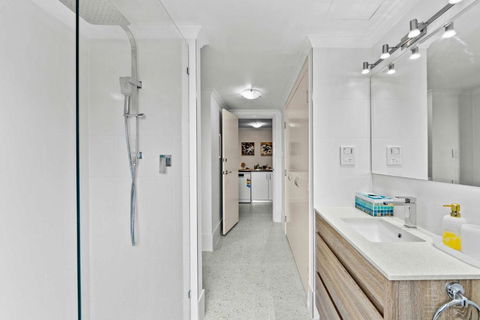 Prime Perth Apartment - Newcastle Accommodation 2