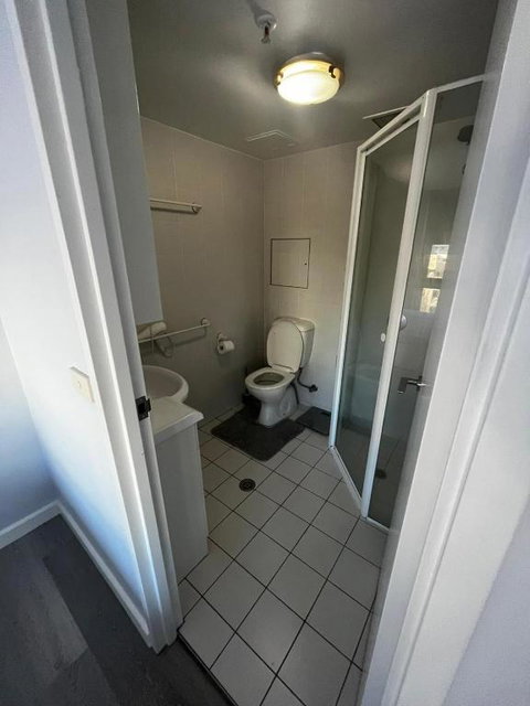 Private Room With Ensuite In The CBD - Newcastle Accommodation 3